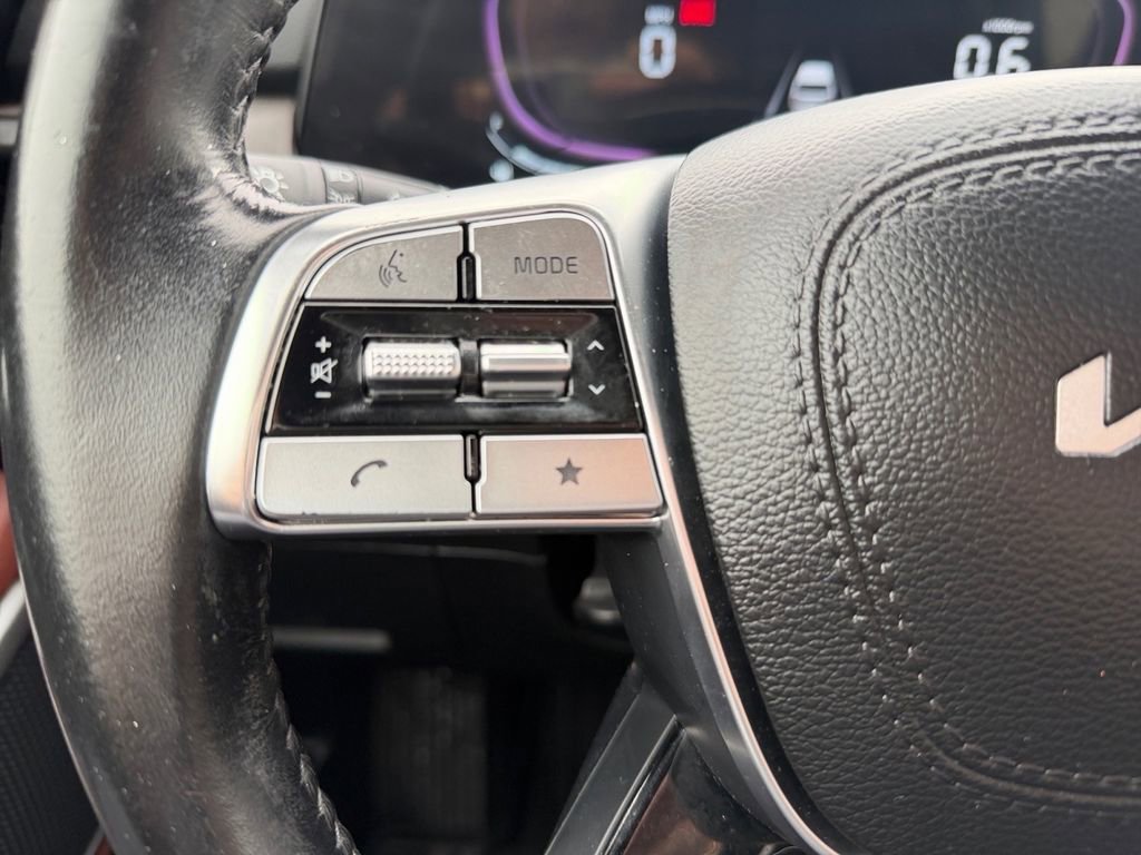 Used 2023 Kia Telluride EX w/ EX Captain's Chair Package image 22