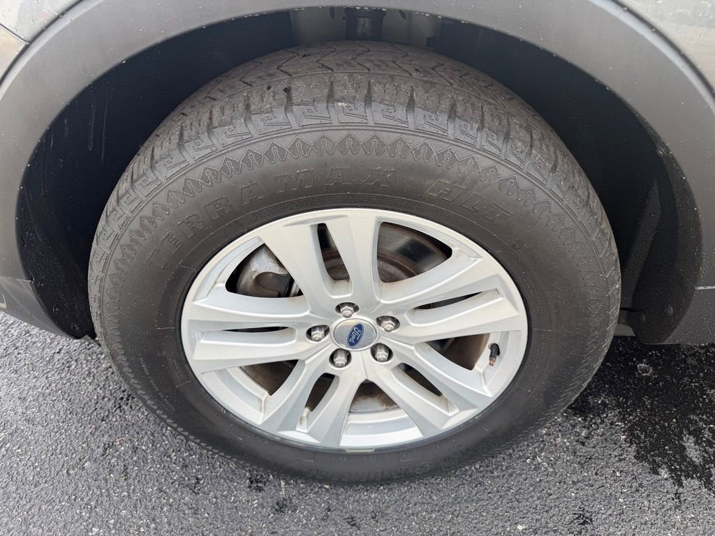 Used 2018 Ford Explorer XLT image 12