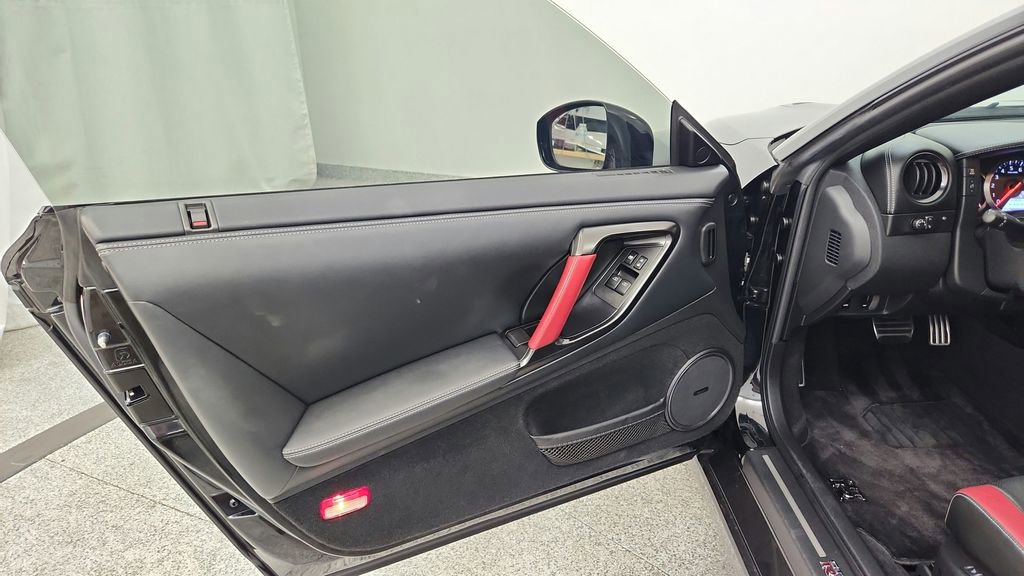 Used 2014 Nissan GT-R Black Edition AWD/4WD image 16