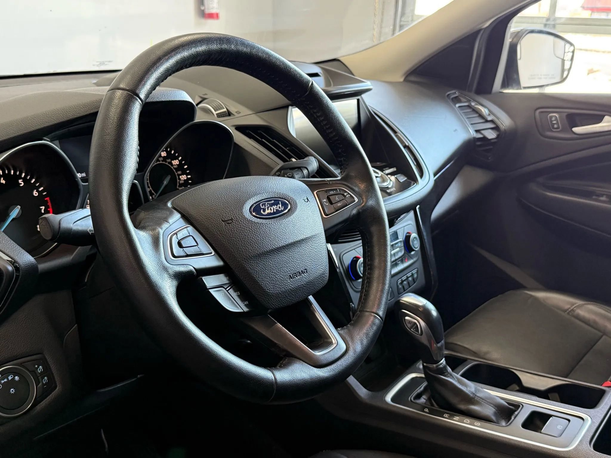 Used 2018 Ford Escape Titanium image 9