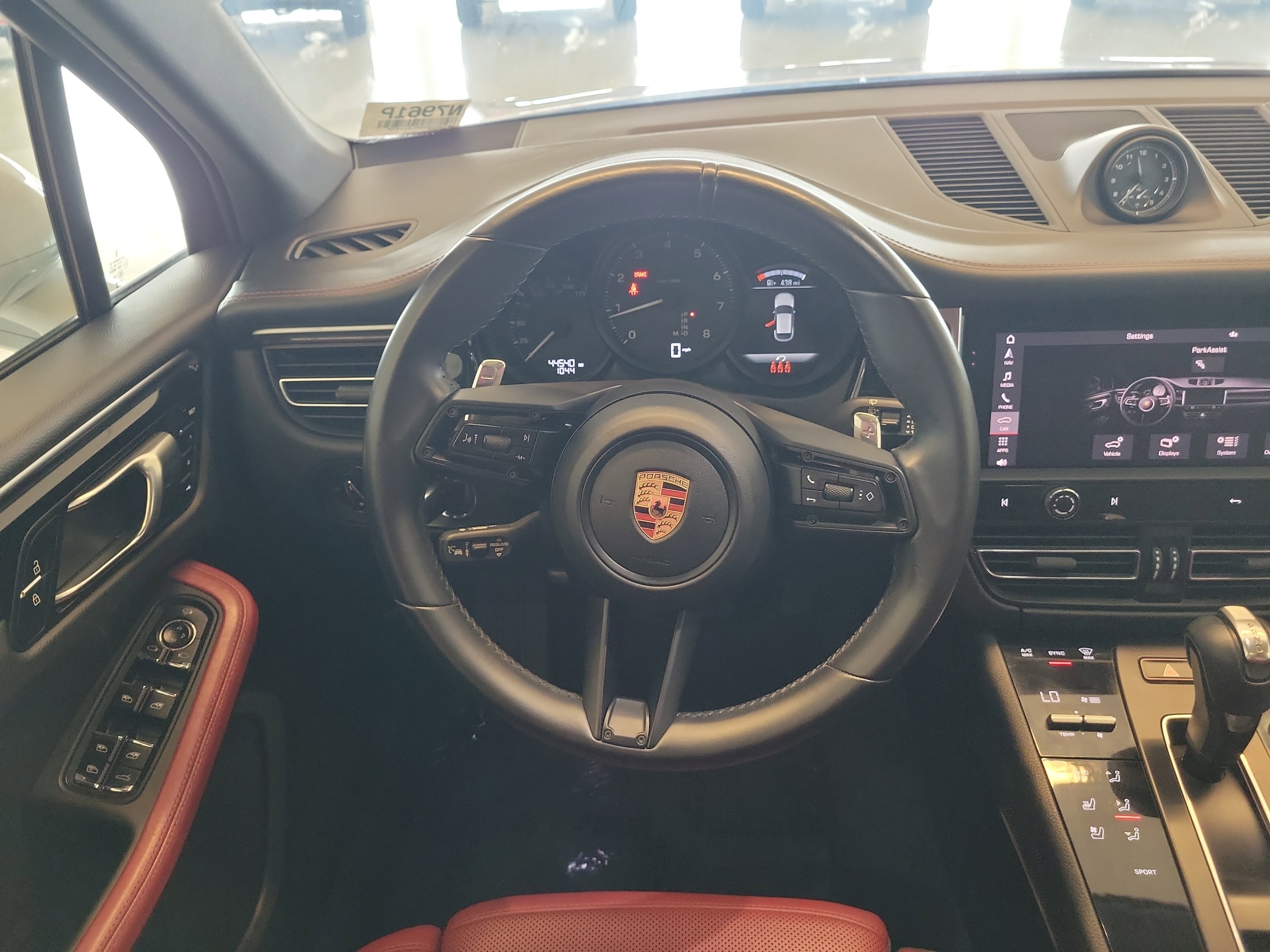 Used 2023 Porsche Macan AWD/4WD image 17