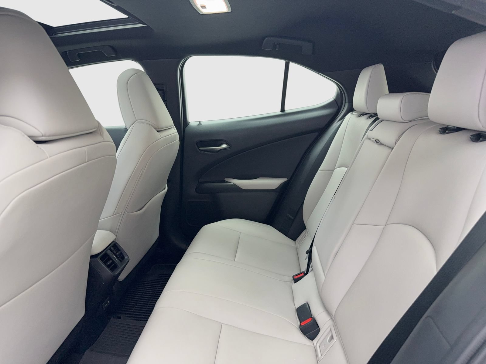 Used 2022 Lexus UX 200 w/ Accessory Package (Z2) FWD image 38