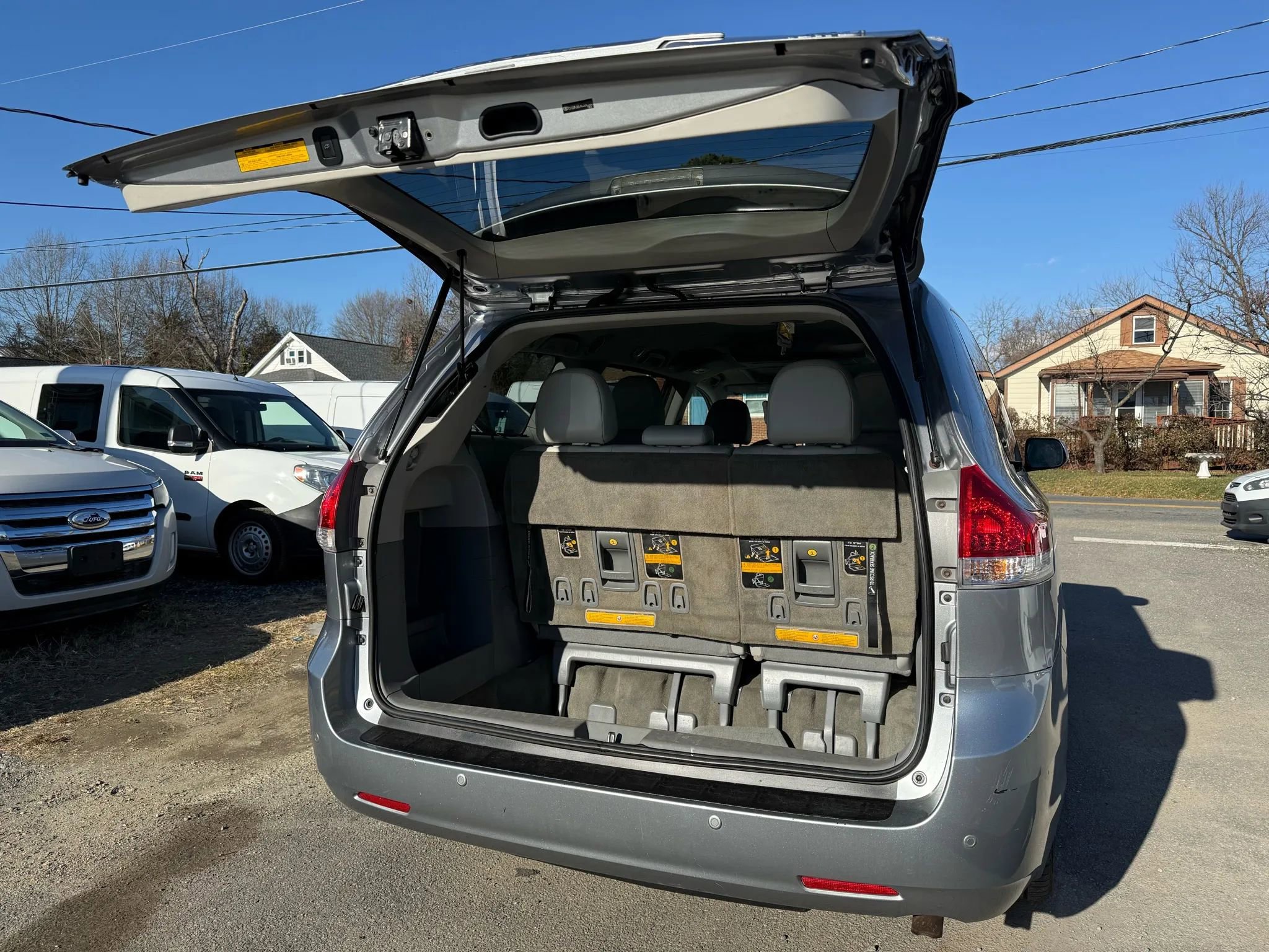 Used 2012 Toyota Sienna XLE w/ Premium Pkg AWD/4WD image 17