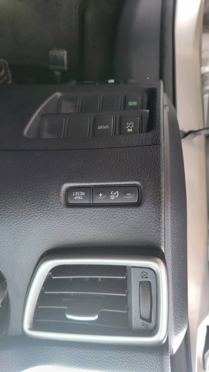 Used 2015 Nissan Rogue SV FWD image 25