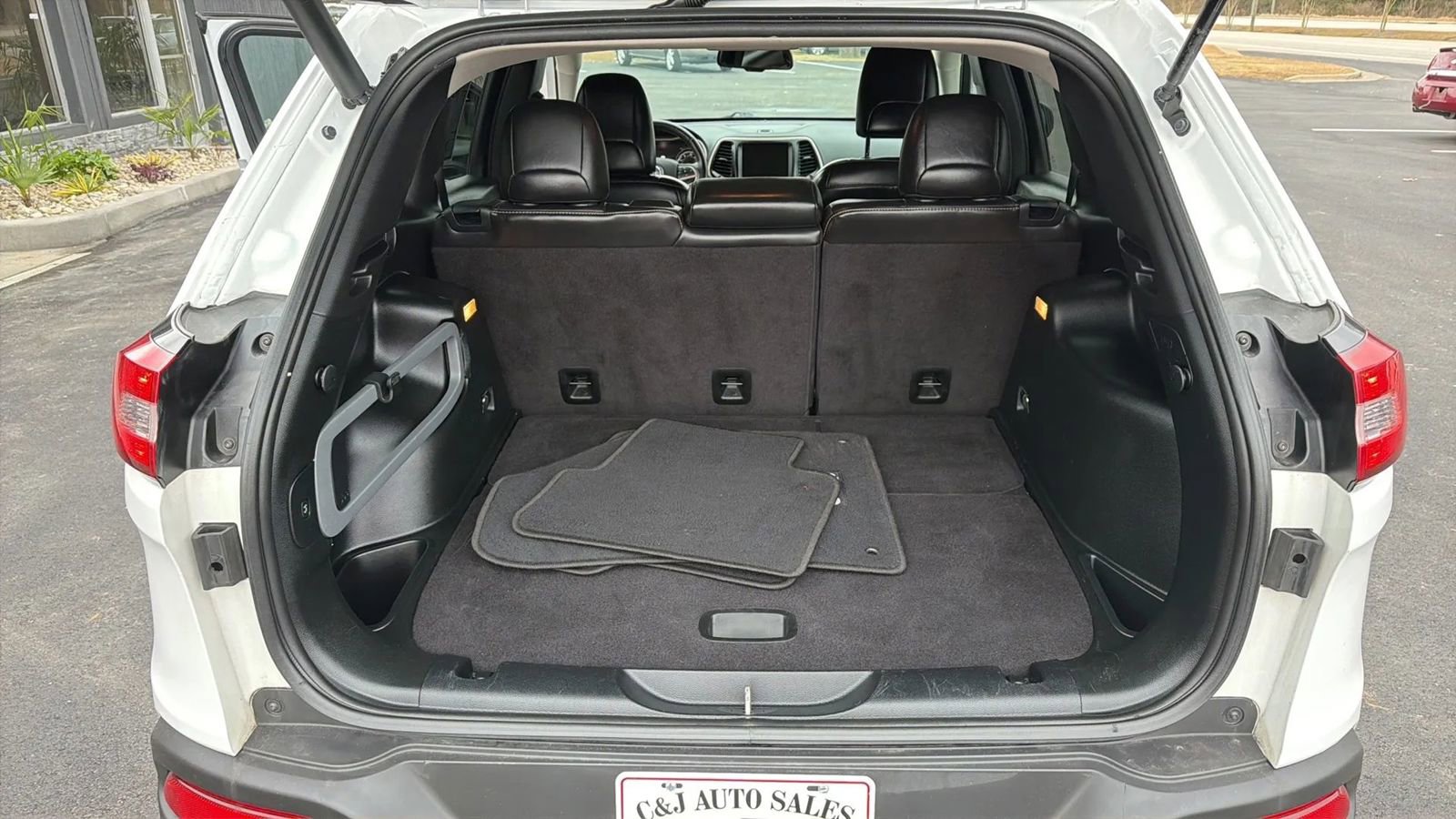 Used 2018 Jeep Cherokee Limited w/ High Altitude Package image 14