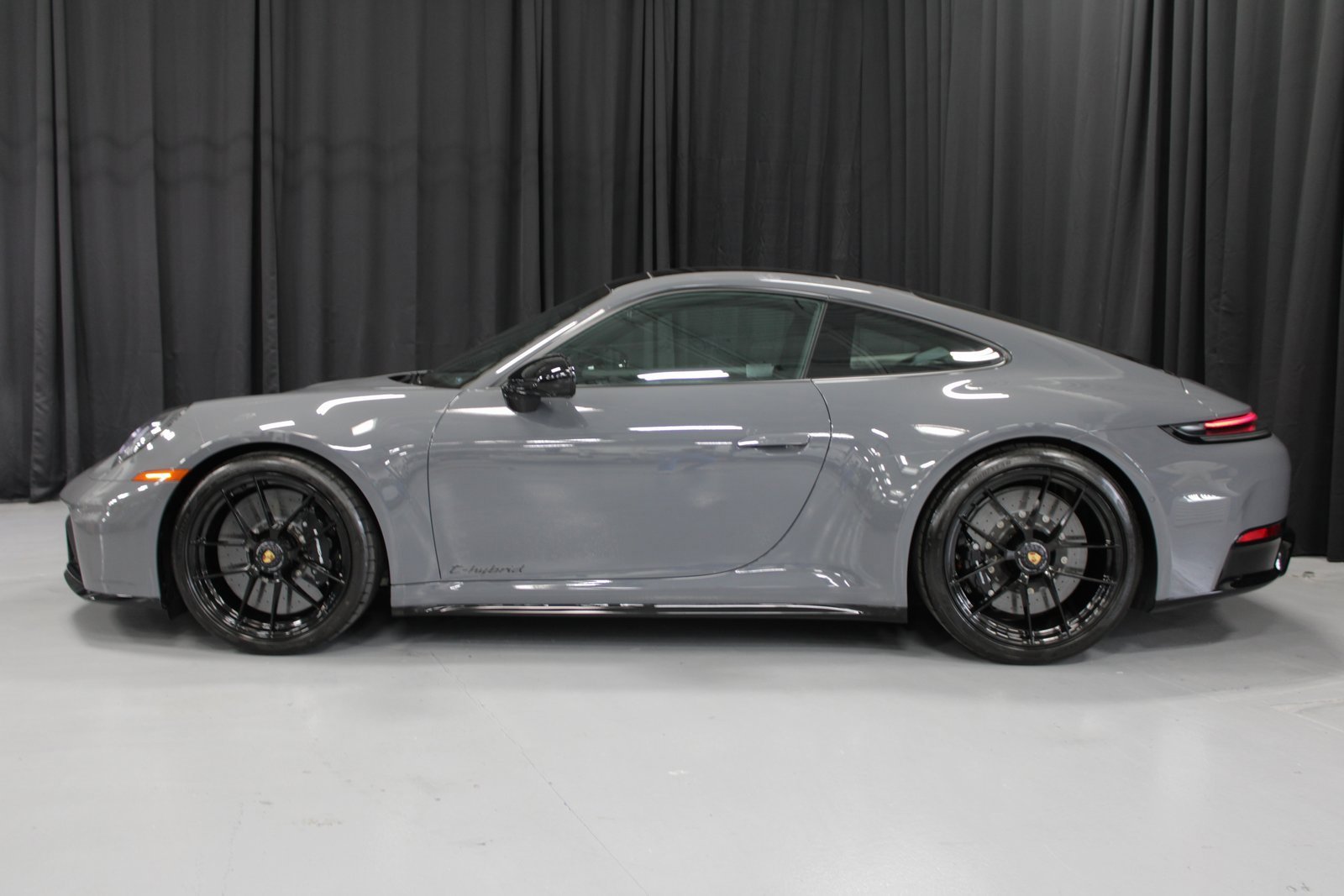 New 2025 Porsche 911 Carrera 4 GTS image 2
