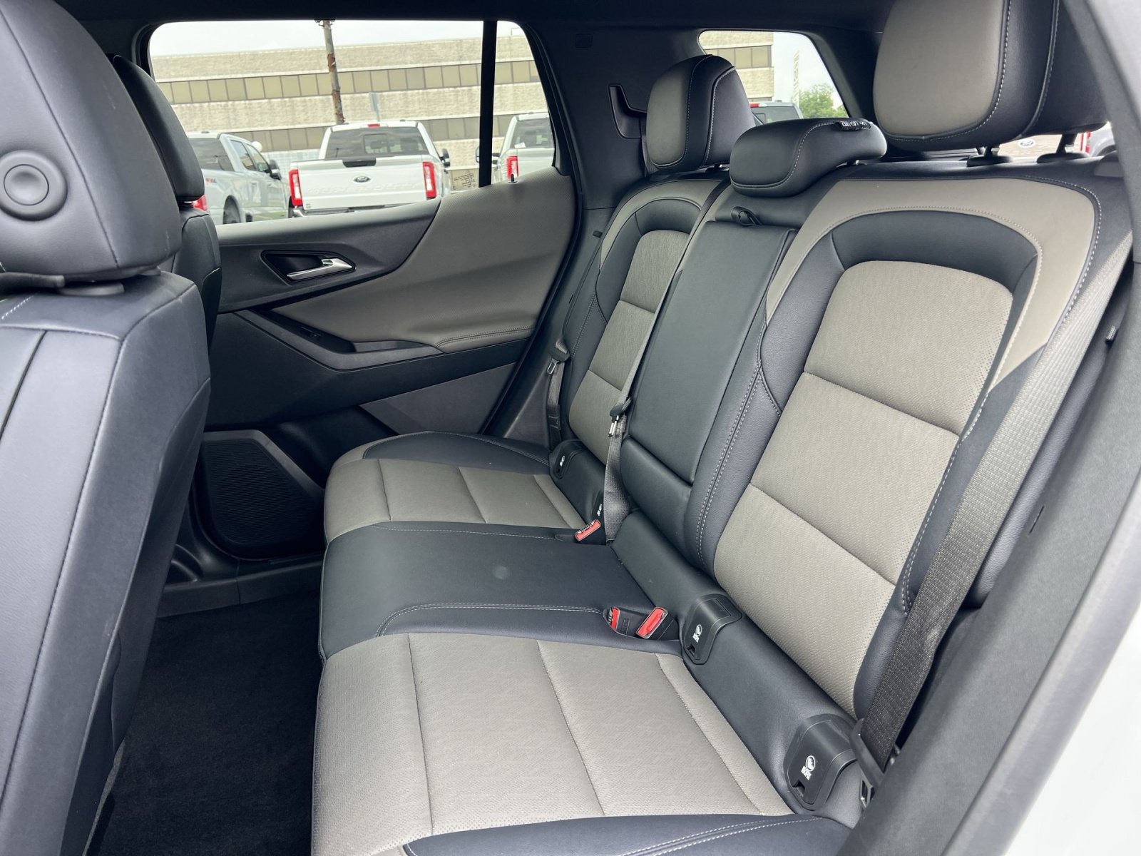 Used 2025 Chevrolet Equinox LT w/ Convenience Package II FWD image 32