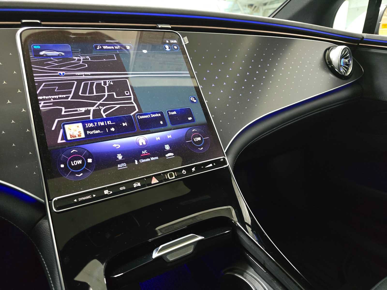 New 2026 Mercedes-Benz EQE 320 4MATIC Sedan image 34