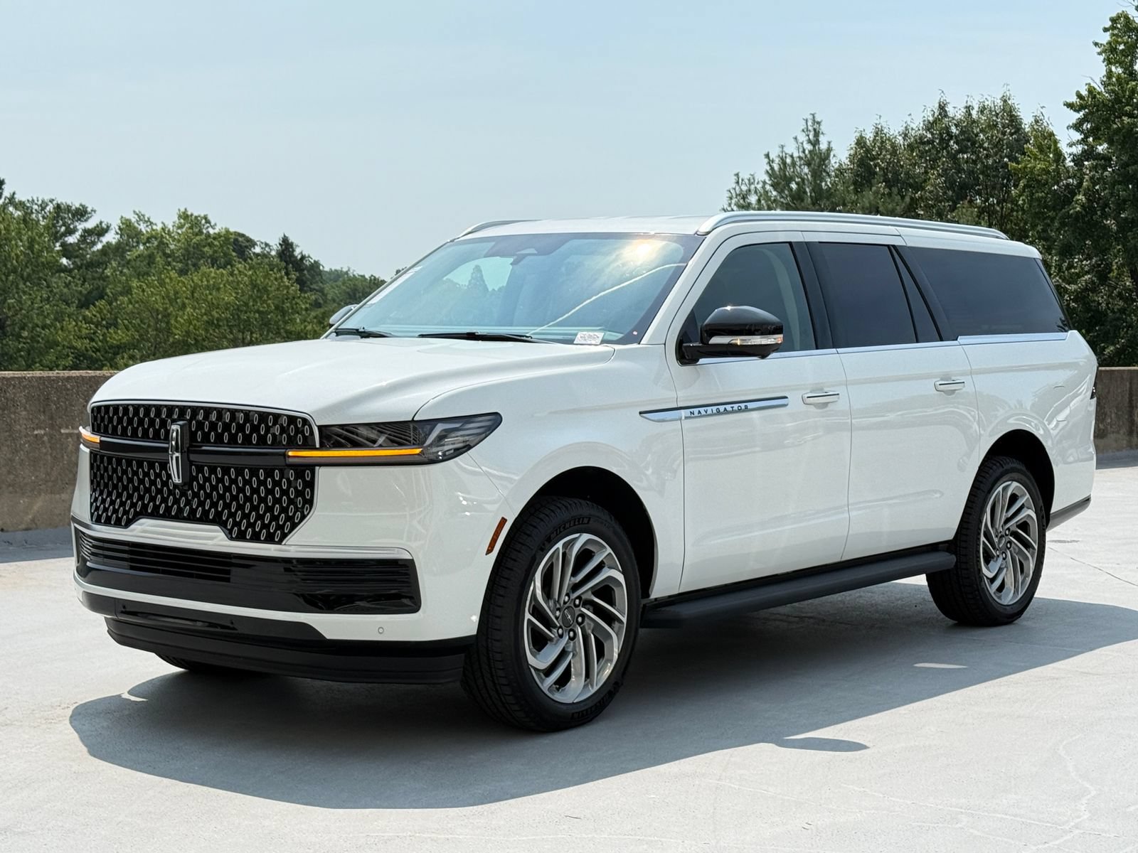 New 2027 Lincoln Navigator L Premier AWD/4WD image 1
