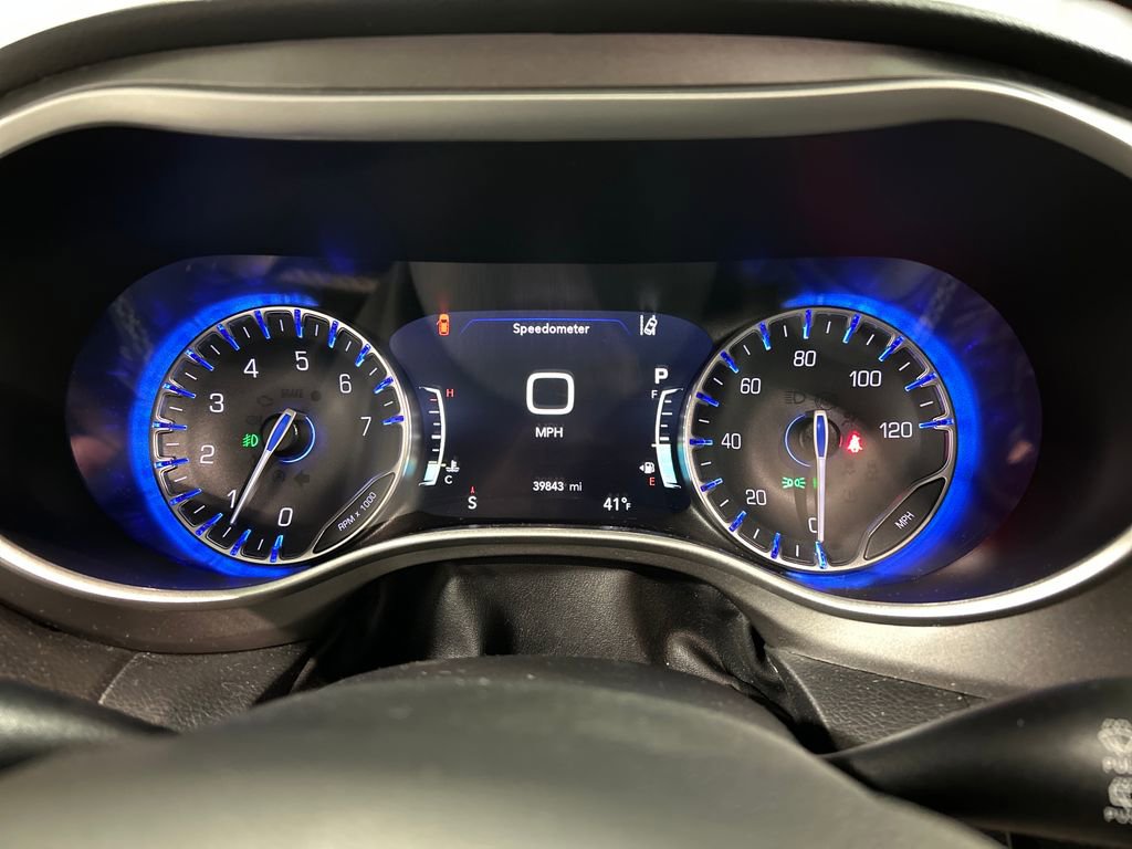Used 2024 Chrysler Pacifica Touring-L FWD image 16