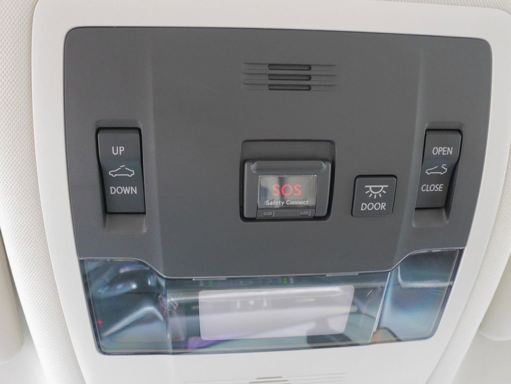 Used 2019 Lexus ES 300h w/ Accessory Package 2 image 32