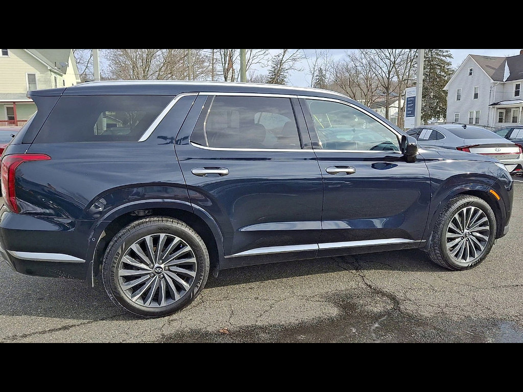 Used 2023 Hyundai Palisade Calligraphy w/ Winter Package image 8
