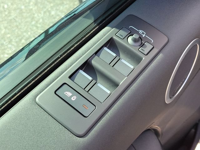 Used 2025 Land Rover Discovery S AWD/4WD image 18