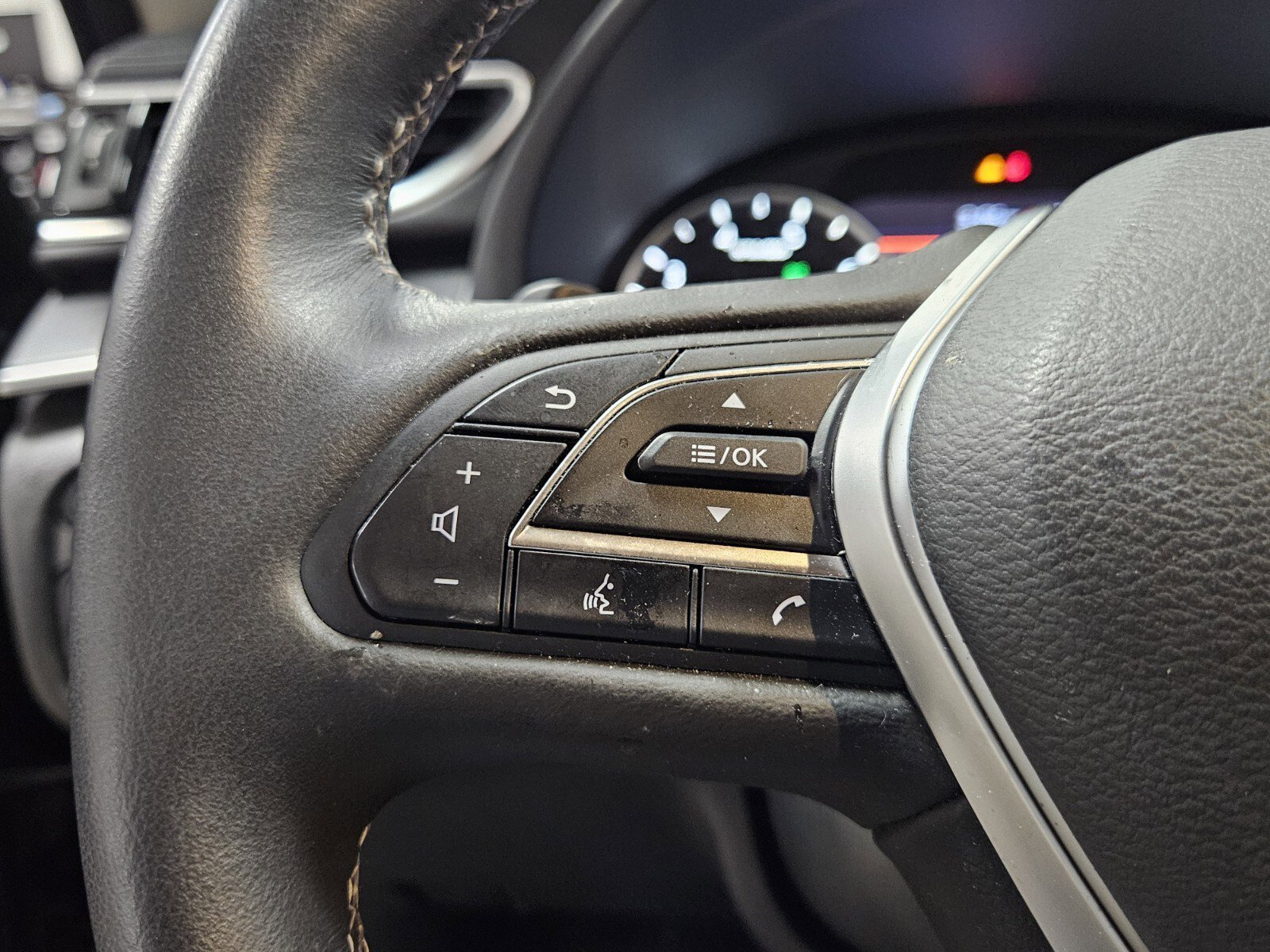 Certified 2025 INFINITI QX50 Luxe w/ Accent Package image 24