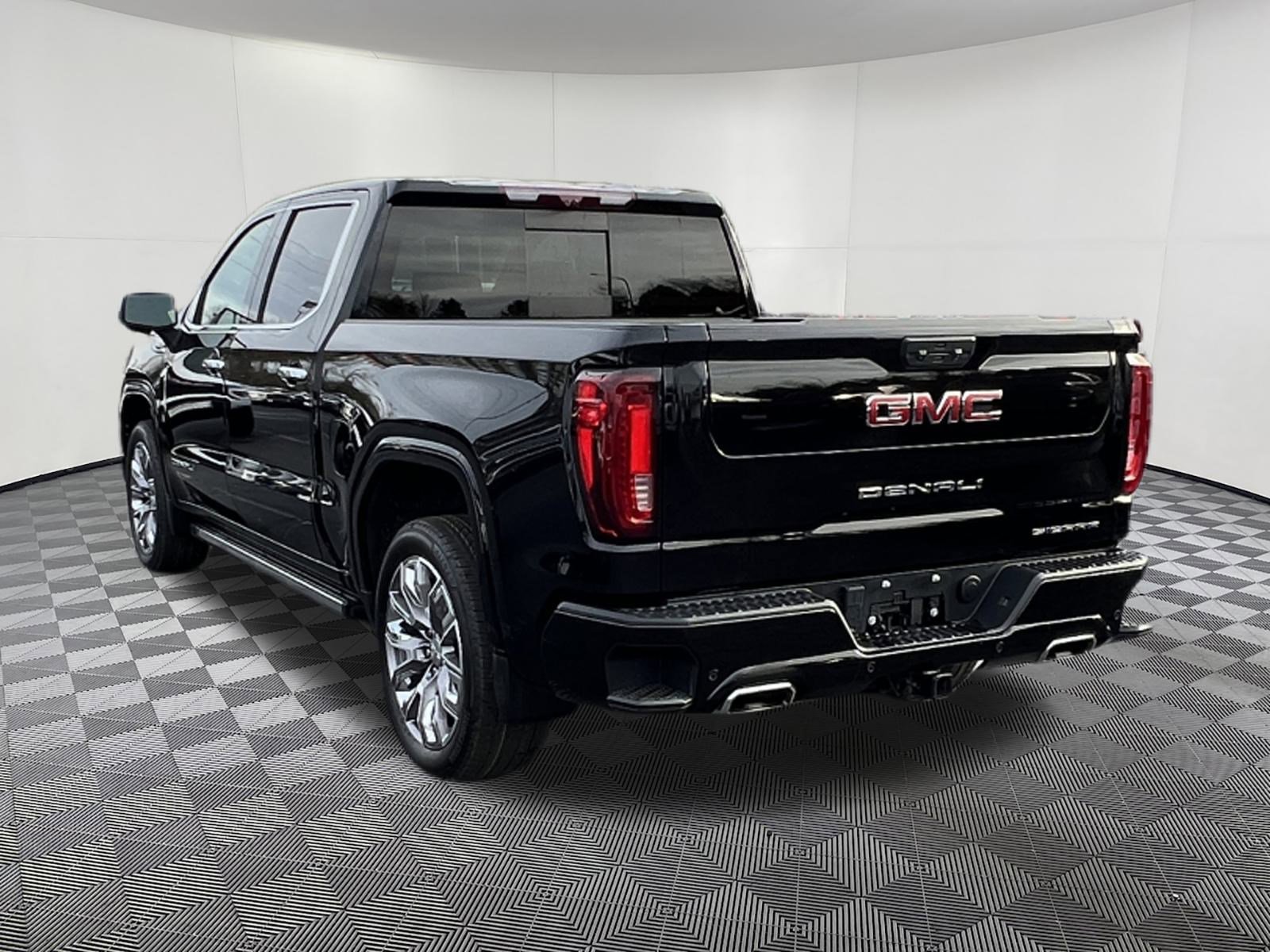 Used 2024 GMC Sierra 1500 Denali AWD/4WD image 4