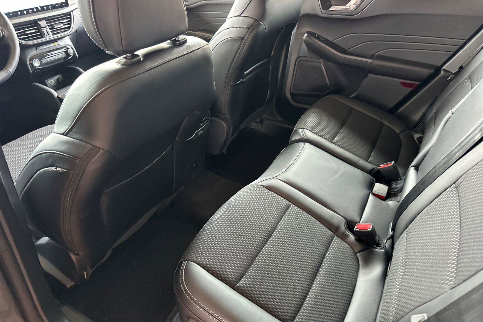 New 2025 Ford Escape SE image 9