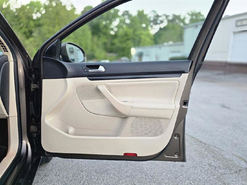 Used 2014 Volkswagen Jetta TDI image 16