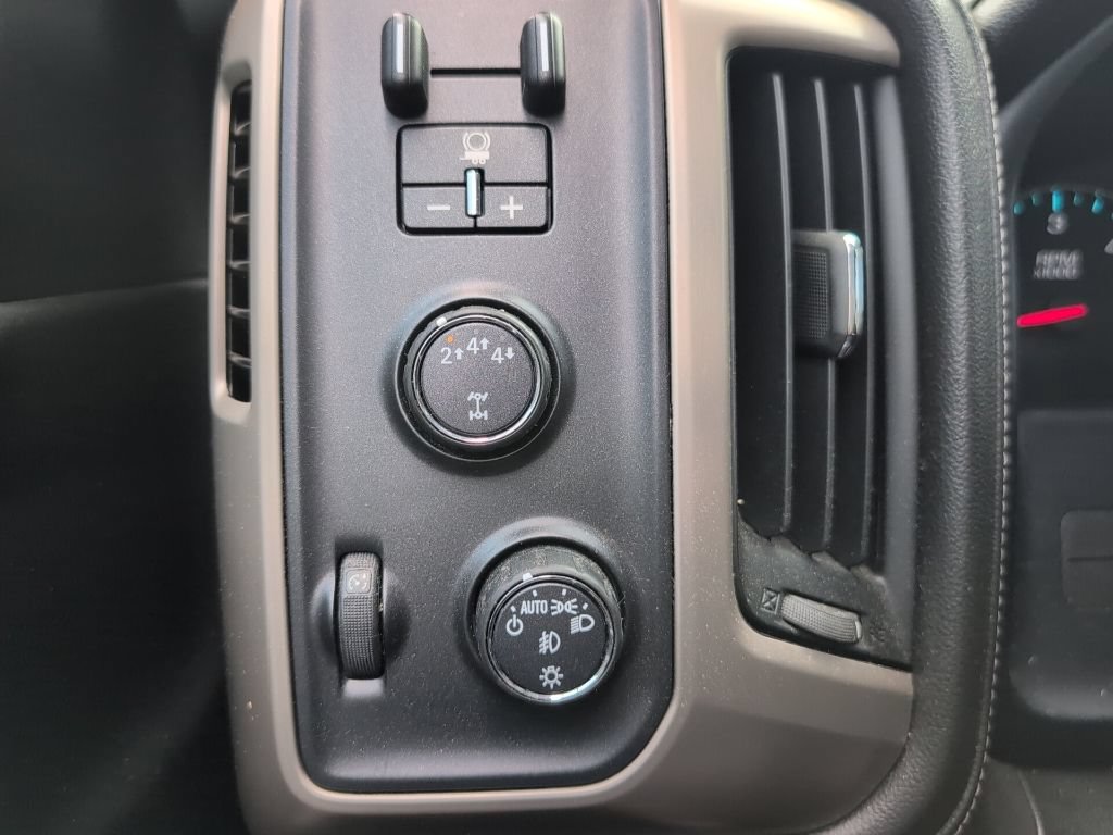 Used 2017 GMC Sierra 2500 Denali w/ Suspension Package, Off-Road AWD/4WD image 24