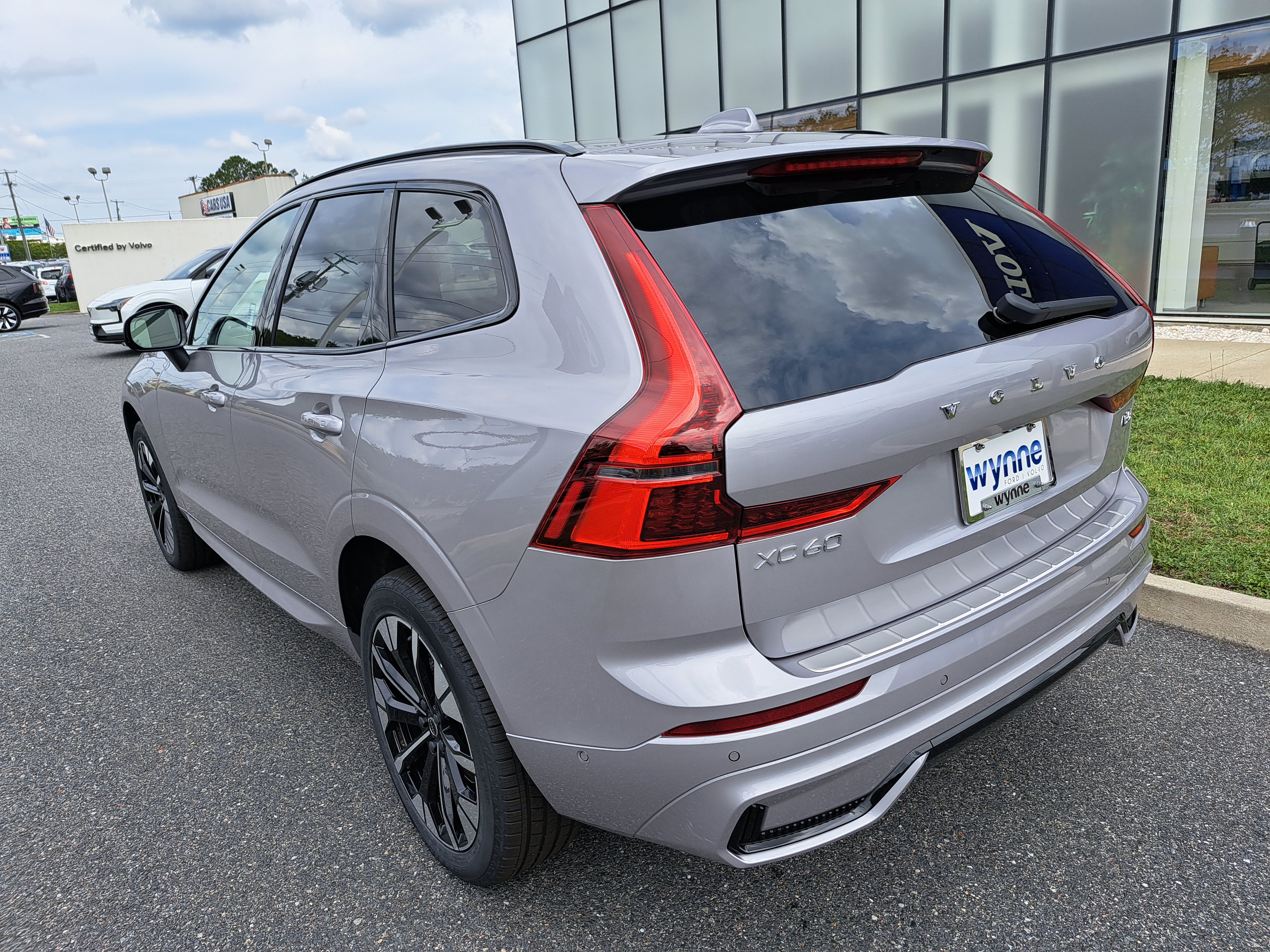 New 2026 Volvo XC60 B5 Plus w/ Protection Package Premier AWD/4WD image 4