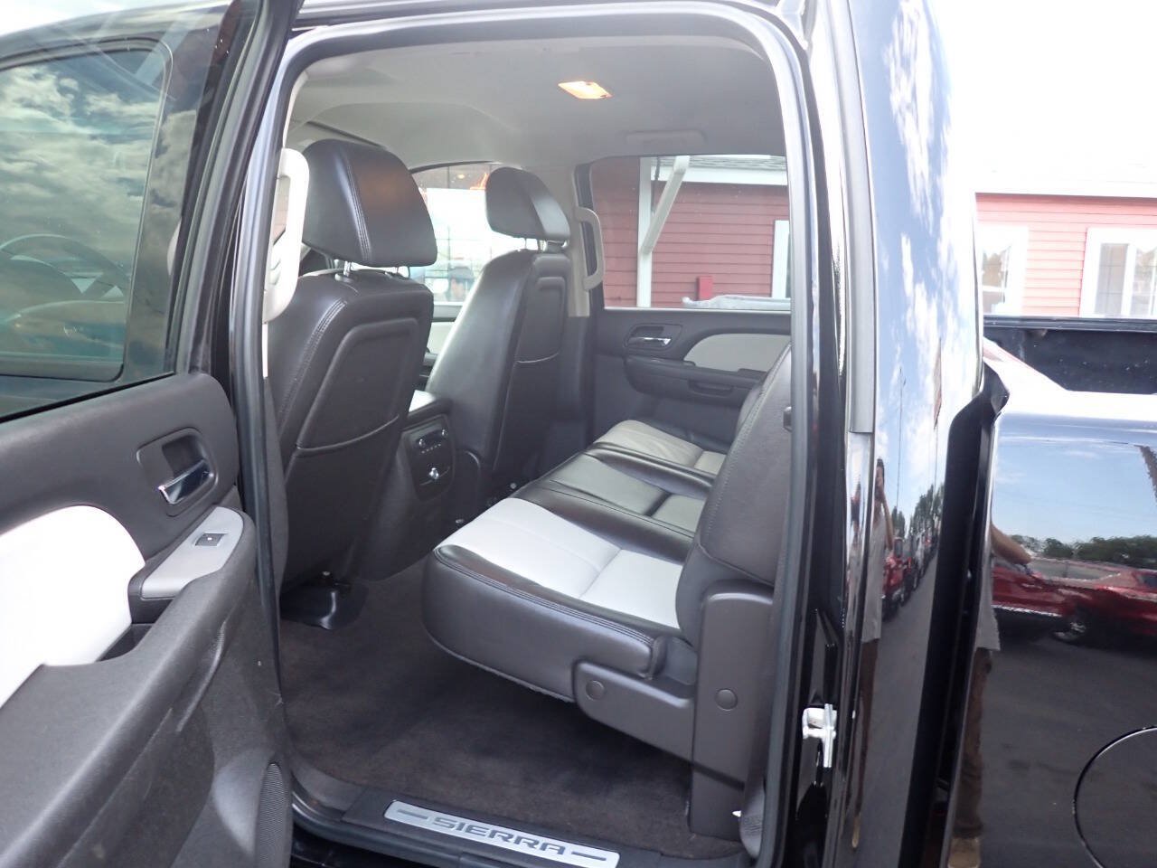 Used 2008 GMC Sierra 1500 SLT w/ All-Terrain Package AWD/4WD image 8