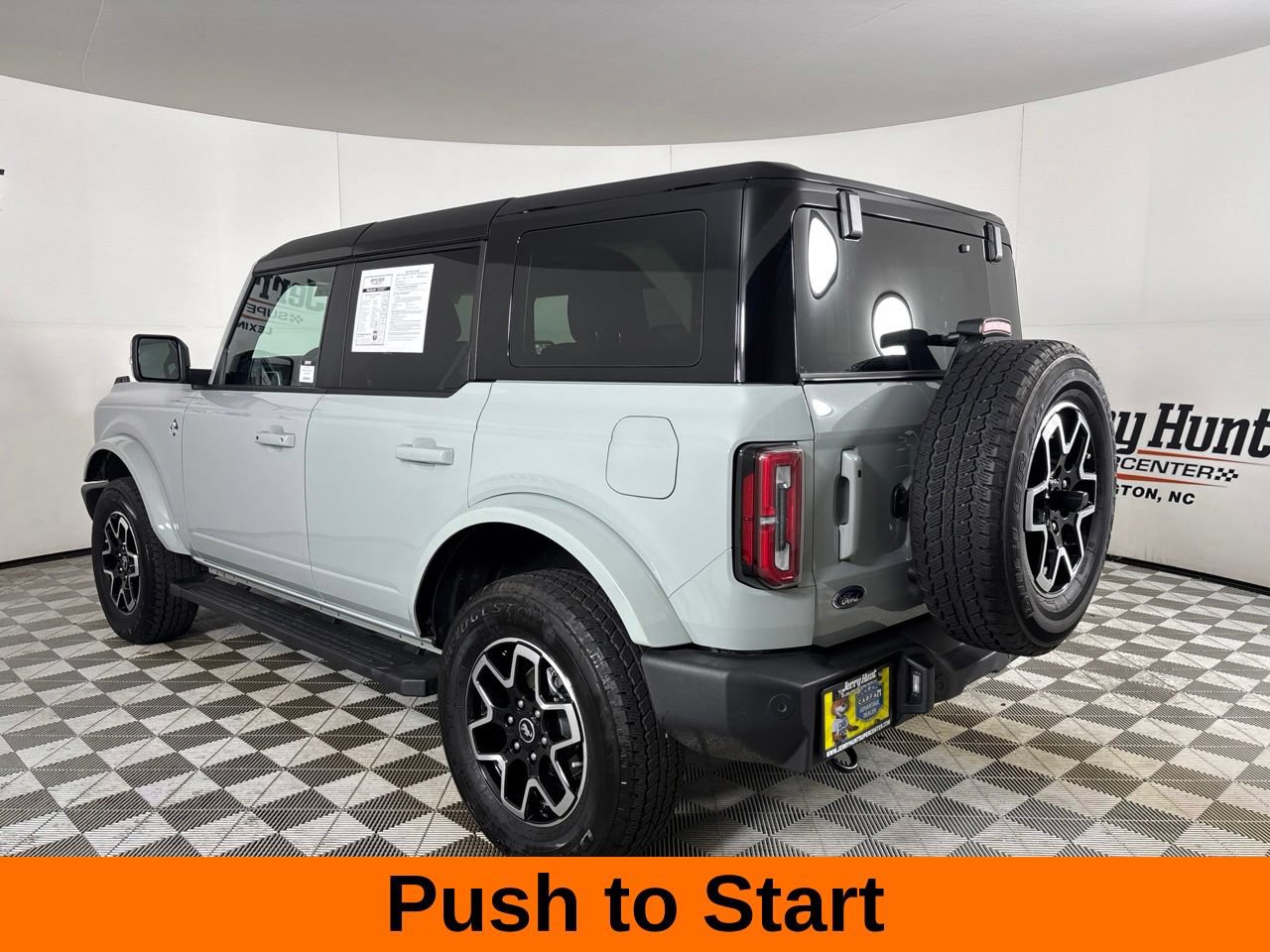 Used 2024 Ford Bronco Outer Banks AWD/4WD image 9