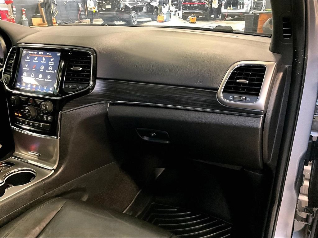 Used 2020 Jeep Grand Cherokee Limited w/ Premium Lighting Group AWD/4WD image 13