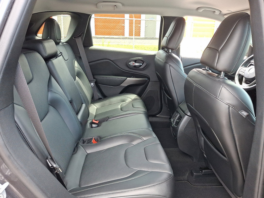 Used 2020 Jeep Cherokee Limited image 15