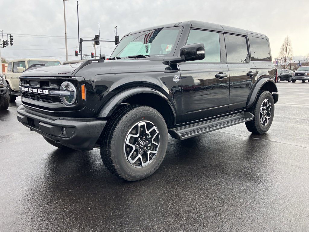 Used 2025 Ford Bronco Outer Banks image 3