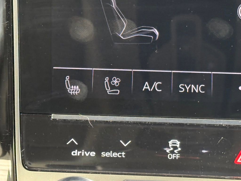 Used 2019 Audi Q8 Prestige w/ Luxury Package image 44