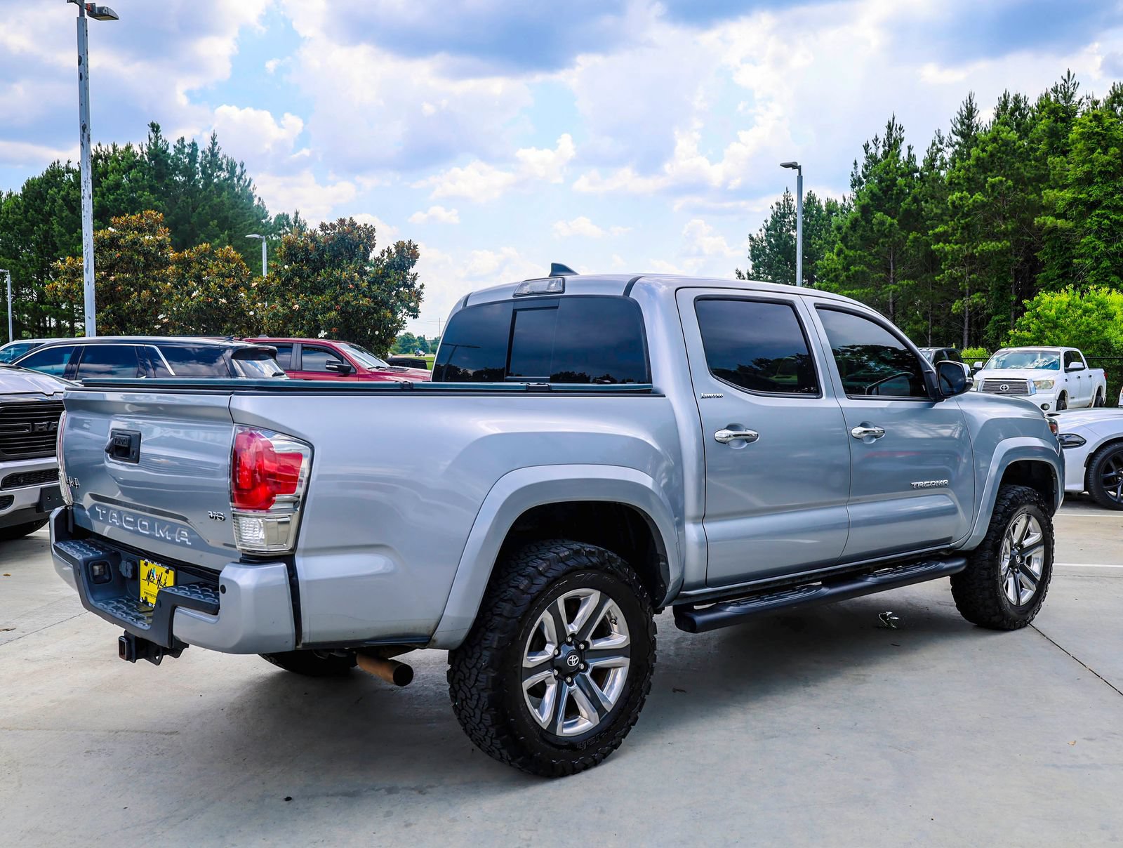 Used 2019 Toyota Tacoma Limited AWD/4WD image 10