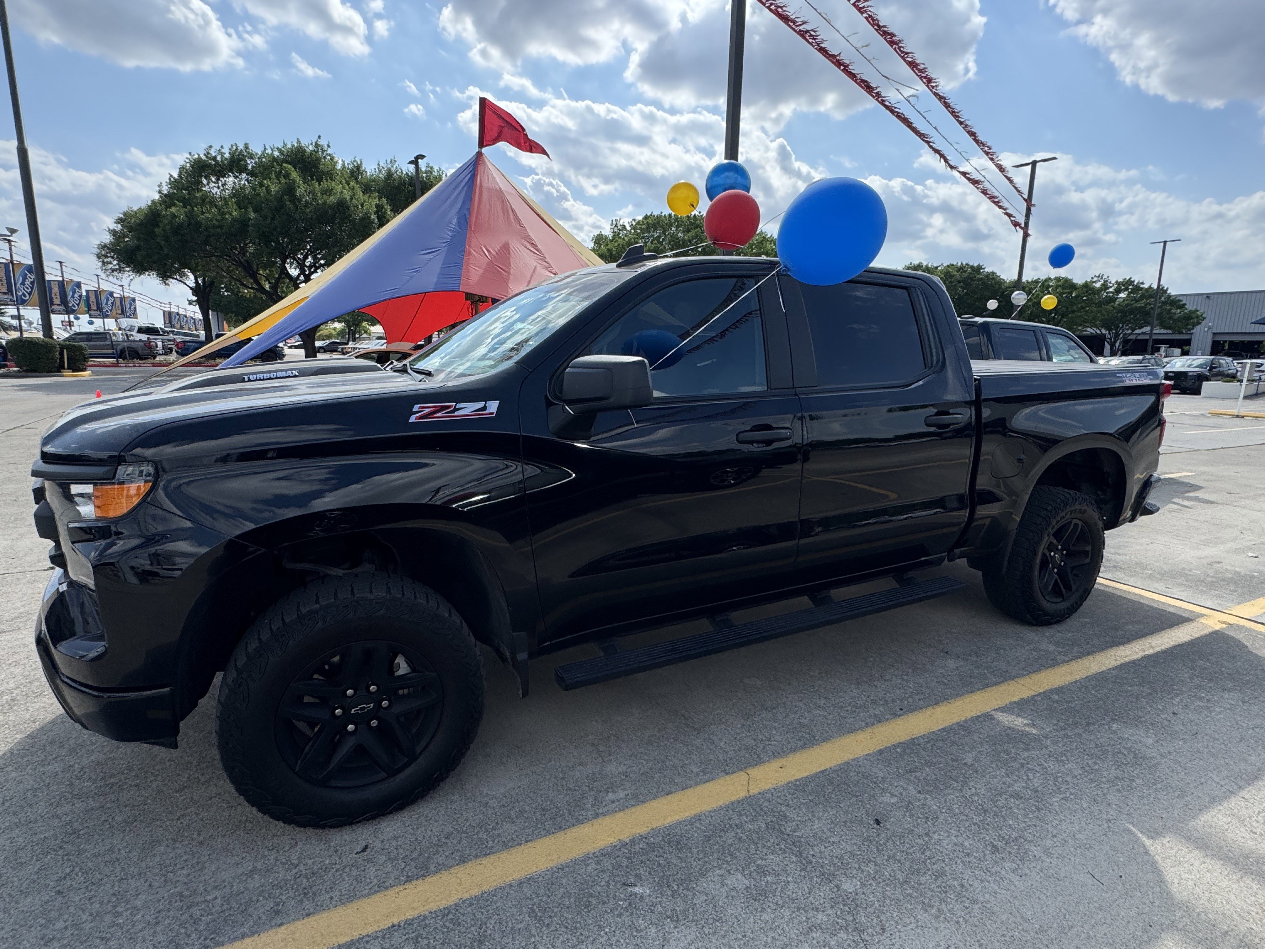 Used 2025 Chevrolet Silverado 1500 Custom Trail Boss w/ LPO, Dark Essentials Package image 15