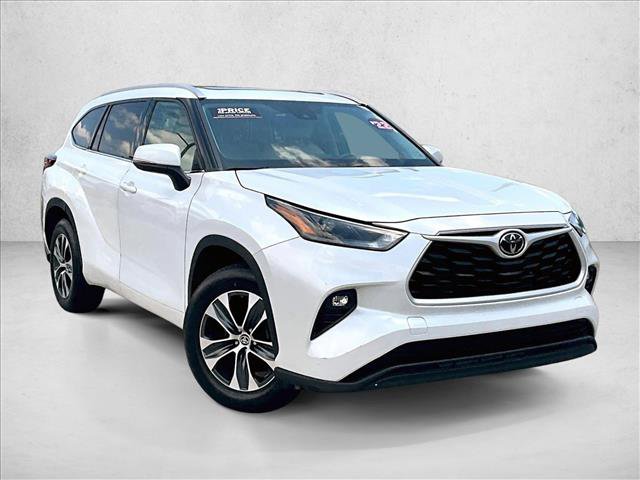 Used 2022 Toyota Highlander XLE FWD image 12