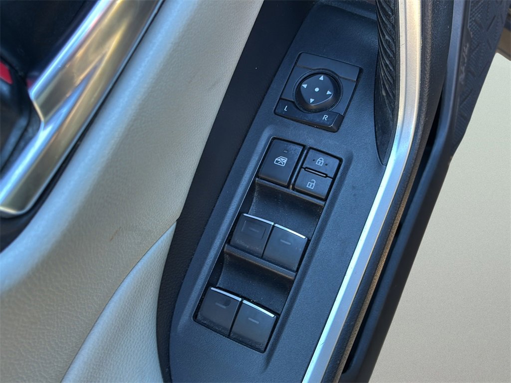 Used 2022 Toyota RAV4 XLE Premium image 21