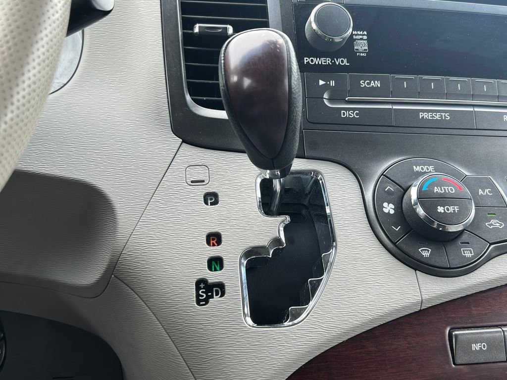 Used 2014 Toyota Sienna XLE FWD image 36