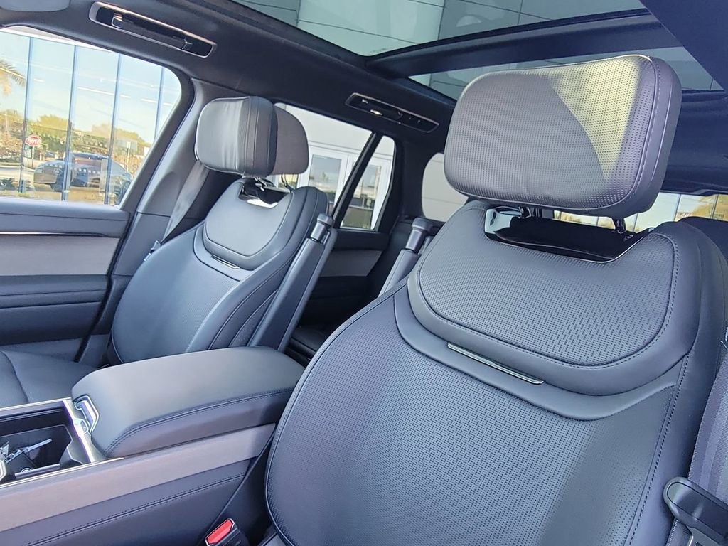 New 2026 Land Rover Range Rover SV image 26