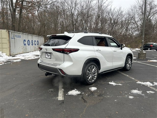 Used 2024 Toyota Highlander Platinum image 25