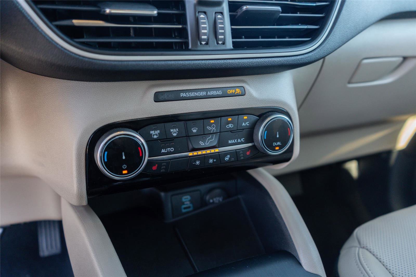 Used 2022 Ford Escape SEL image 18