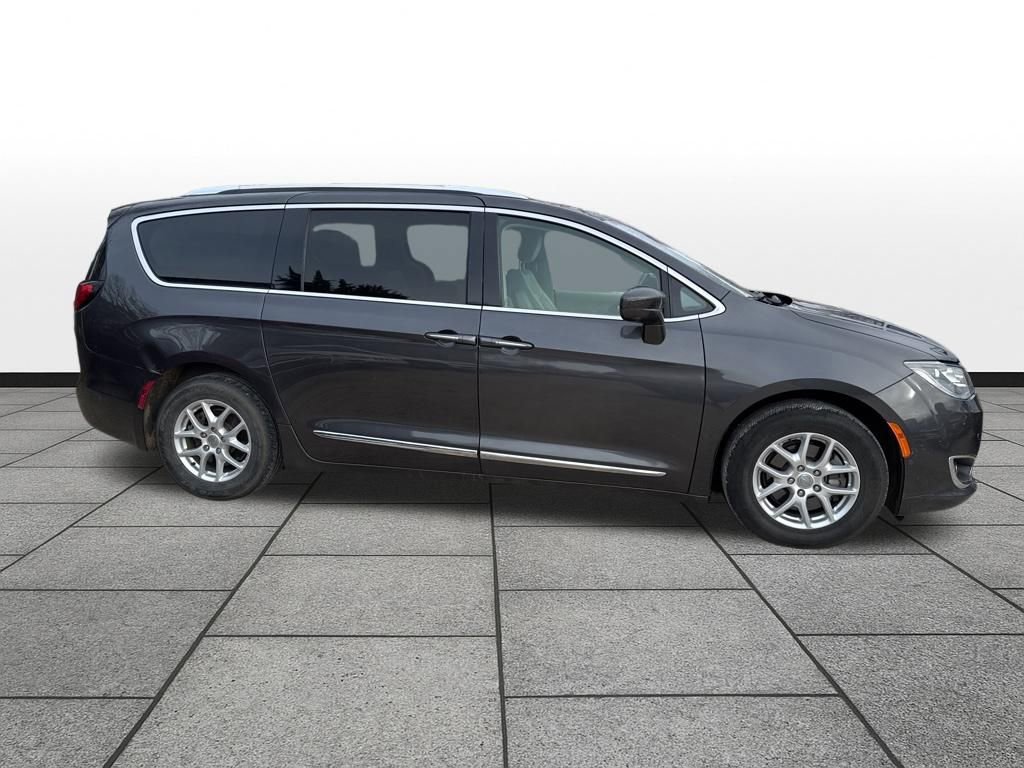 Used 2020 Chrysler Pacifica Touring-L w/ Advanced Safetytec Group image 4