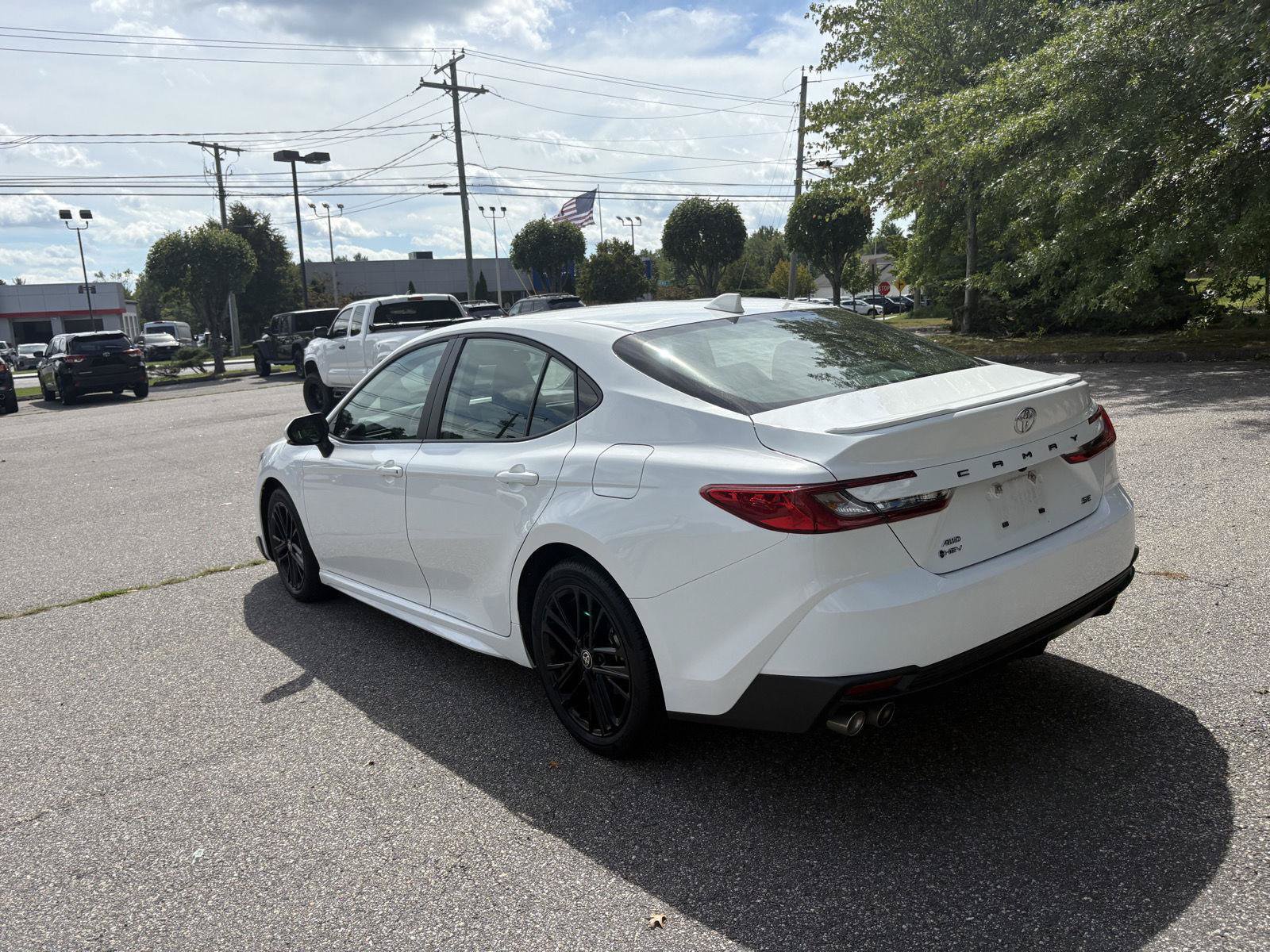 Used 2026 Toyota Camry SE AWD/4WD image 5