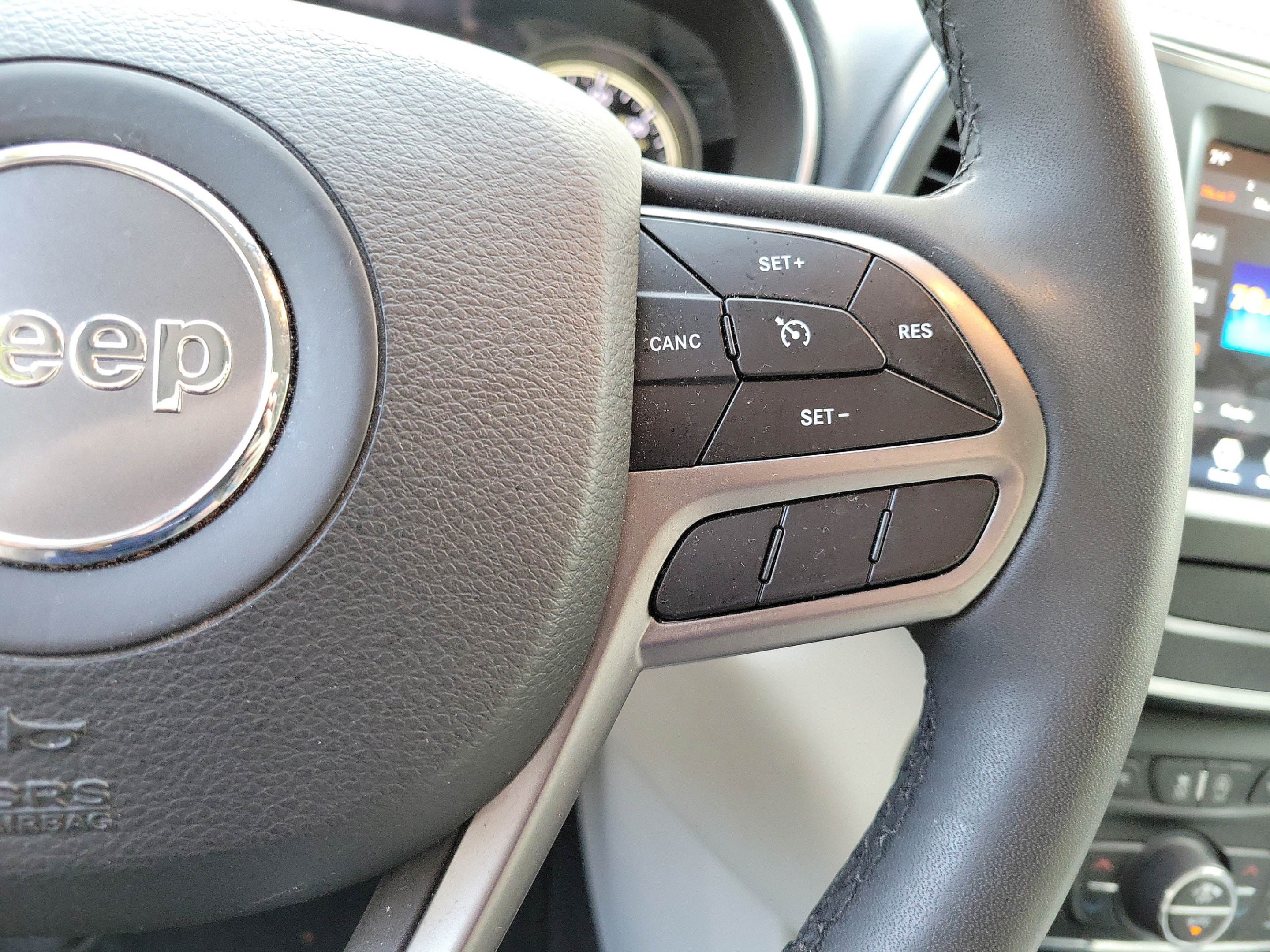 Certified 2022 Jeep Cherokee Latitude Lux w/ Sun & Sound Group FWD image 24
