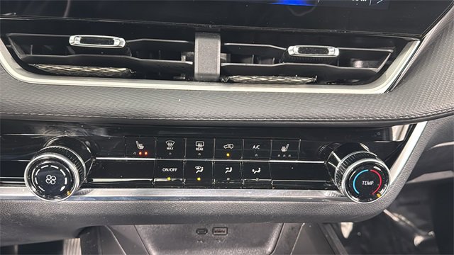 Used 2025 Chevrolet Equinox LT image 26