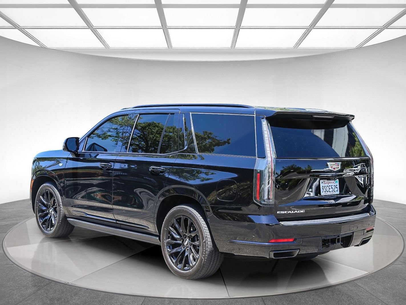 Used 2025 Cadillac Escalade Sport w/ Touring Package AWD/4WD image 2