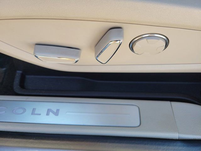 Certified 2019 Lincoln MKC Reserve image 23