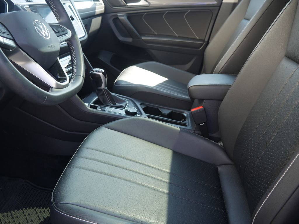 Used 2023 Volkswagen Tiguan SE w/ Panoramic Sunroof Package AWD/4WD image 20