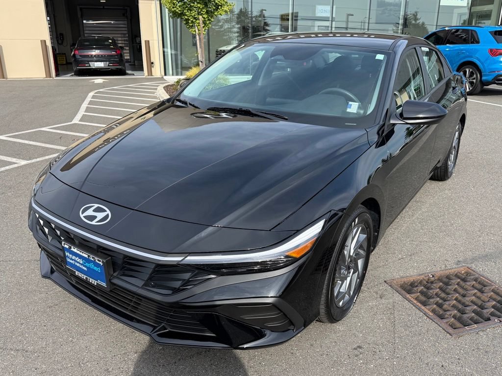 Certified 2025 Hyundai Elantra Hybrid FWD image 9