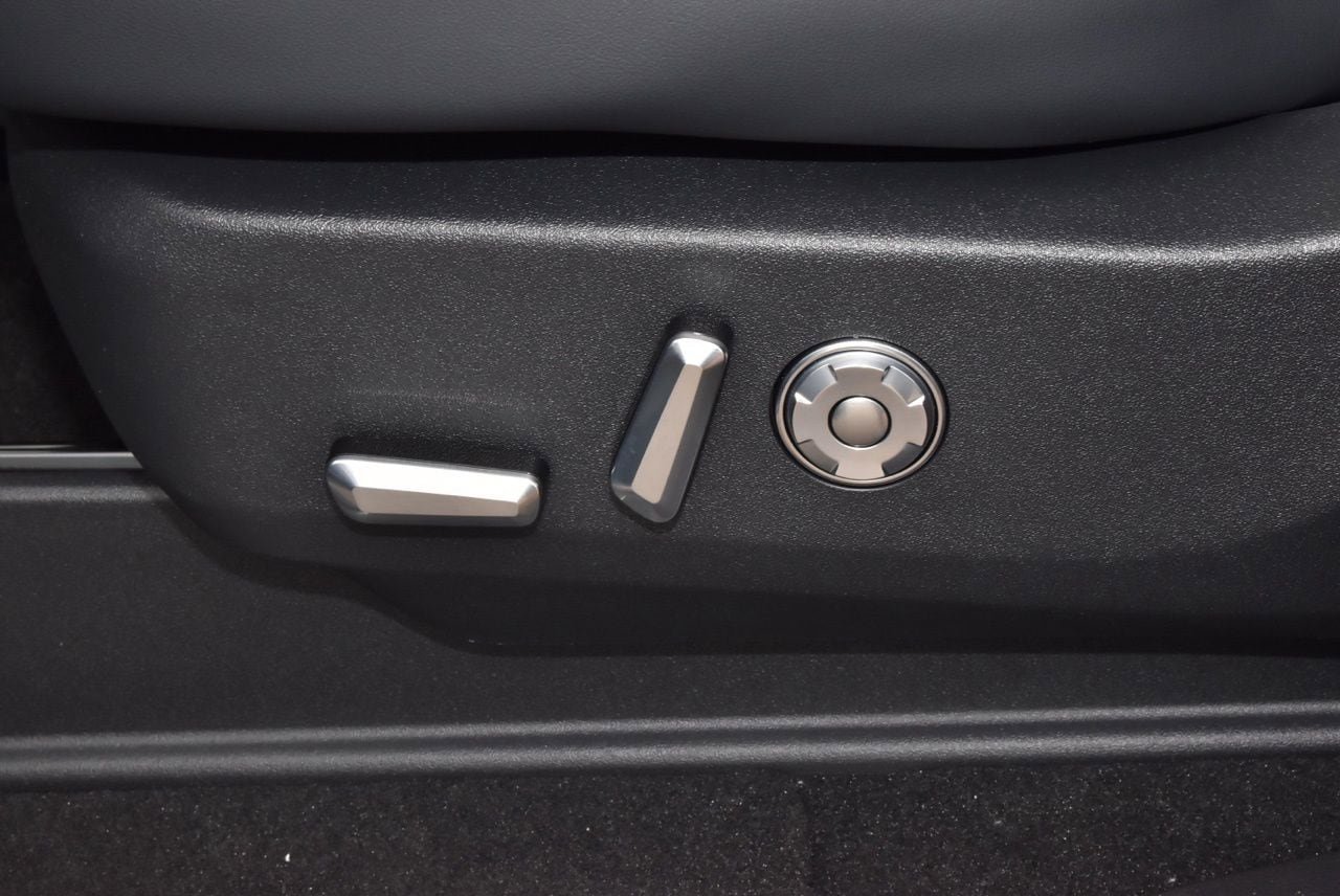 New 2026 Lincoln Navigator Reserve AWD/4WD image 38
