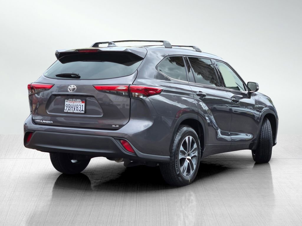 Used 2022 Toyota Highlander XLE FWD image 5