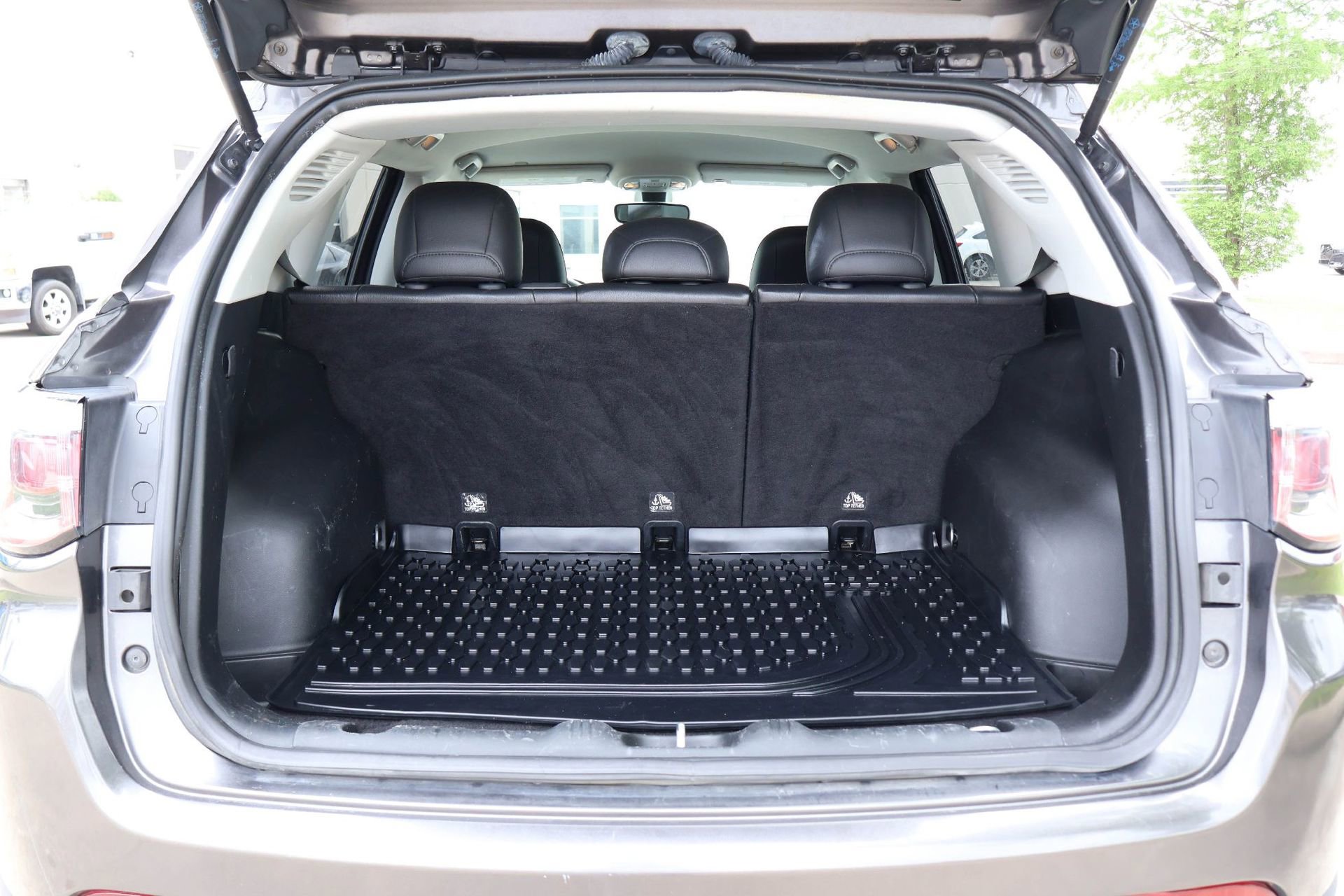 Used 2019 Jeep Compass Latitude FWD image 19