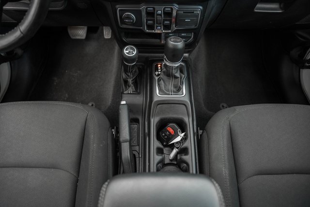 Used 2022 Jeep Wrangler Unlimited Sahara w/ Dual Top Group image 27