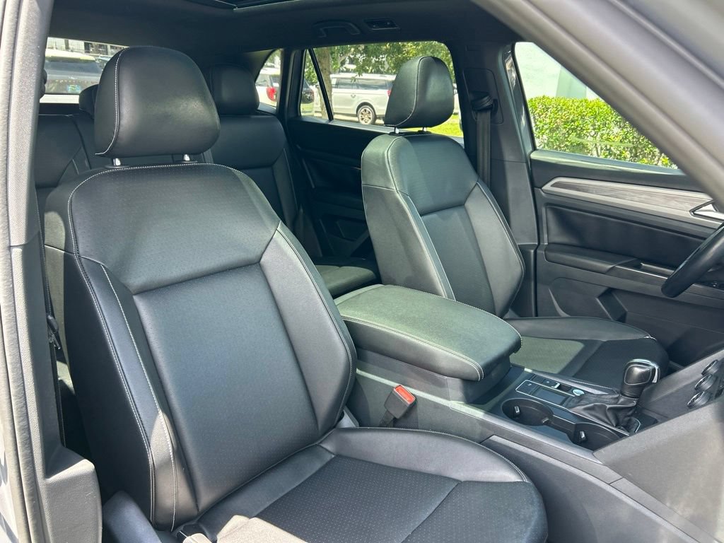Used 2020 Volkswagen Atlas Cross Sport SE w/ Panoramic Sunroof Package FWD image 45